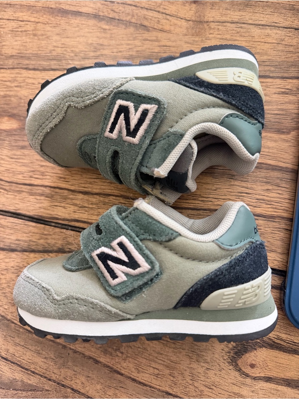New Balance 515 Toodler olive Green Velcro Sneakers size 5